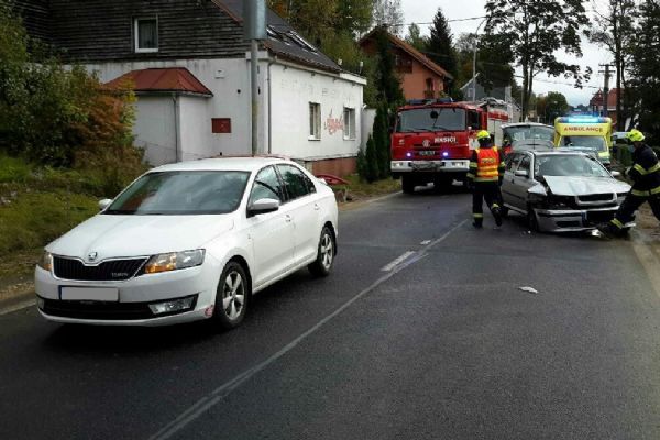 Kraslice, Kyselka: Dvě včerejší nehody uzavřely provoz na silnici