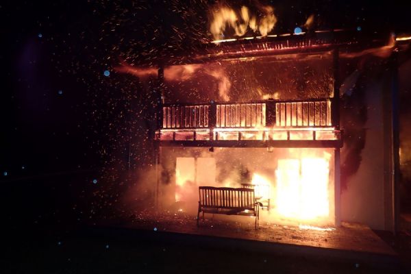 Mezirolí: Video - požár rodinného domu