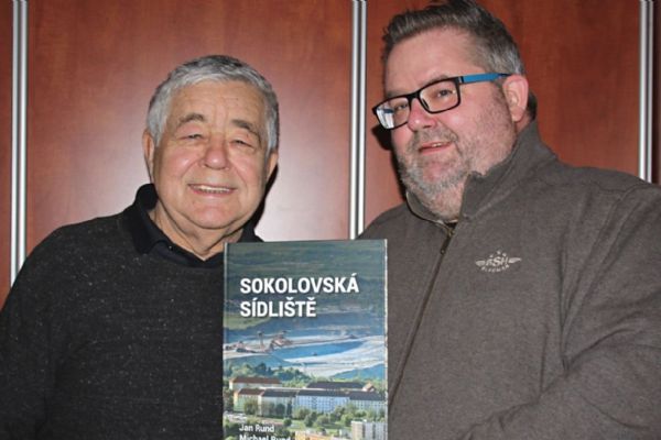 Sokolov: Jan a Michael Rundovi napsali o sídlištích ve městě 