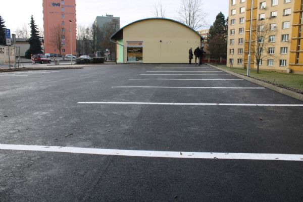 Sokolov: Na sídlišti je nové parkoviště a lepší zastávka