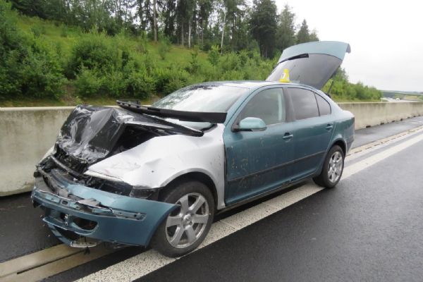 Sokolovsko: Dvě včerejší dopravní nehody na šestce