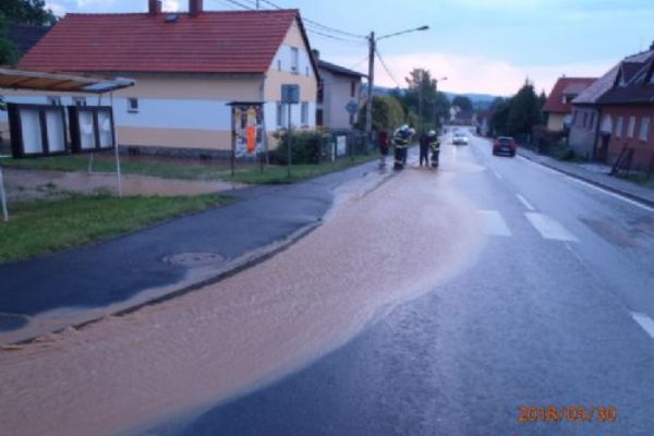 Průtrž mračen v Draženově vylila místní rybník