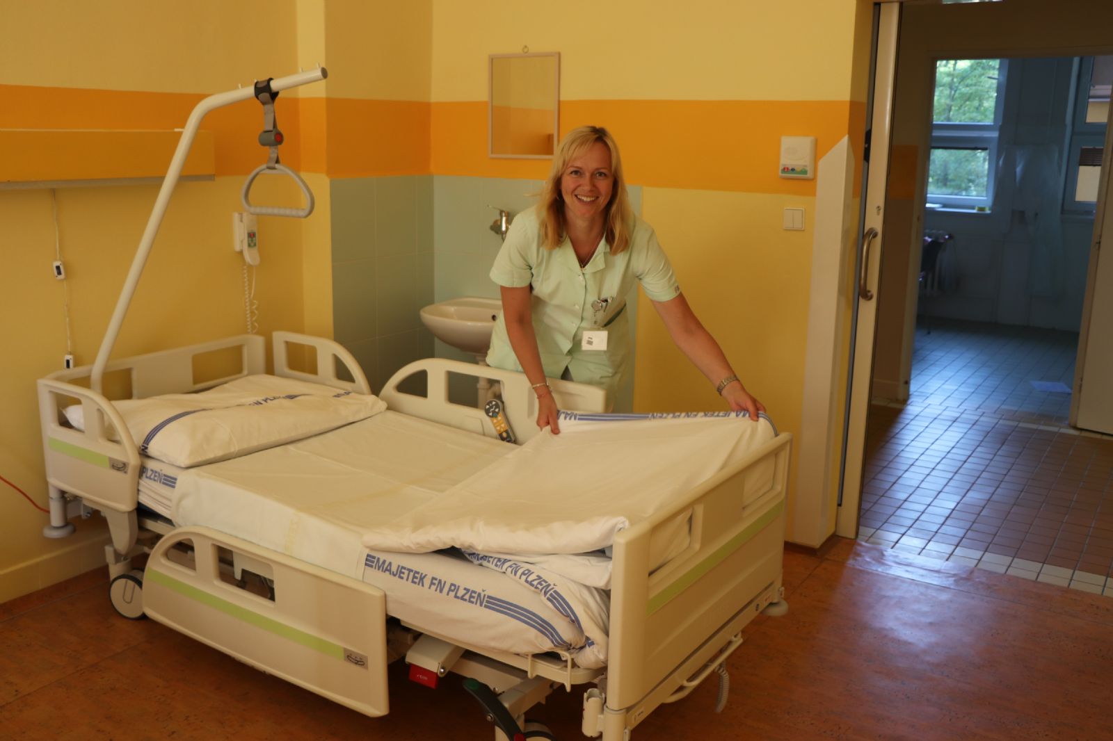 Fakultní nemocnice v Plzni vyměňuje lůžka
