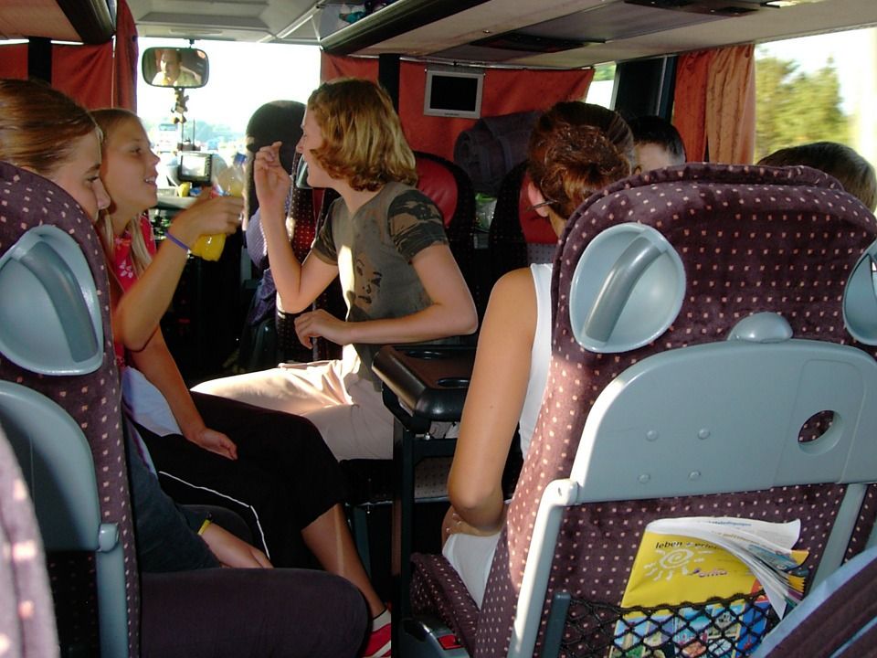 Kraj přispěje Velharticím na pořízení autobusu na dopravu dětí  
