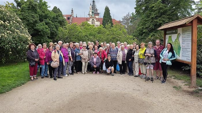 Cheb: Klub seniorů navštívil Průhonický park
