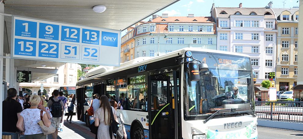 Karlovy Vary: Autobusy opět staví u Tržnice