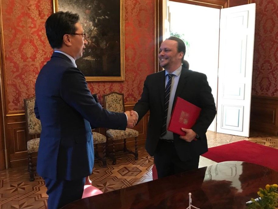 V Nostickém paláci byl slavnostně podepsán Prováděcí program spolupráce v oblasti školství a kultury mezi vládou České republiky a vládou Korejské republiky