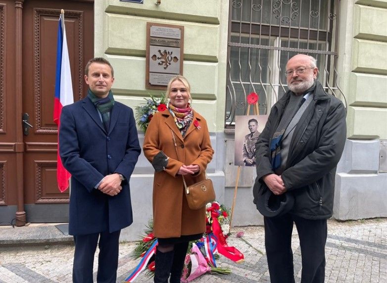V Praze 2 byla odhalena pamětní deska věnovaná armádnímu generálovi Karlu Janouškovi