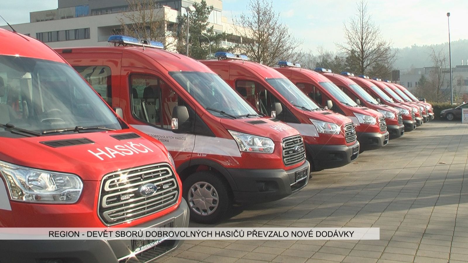 Karlovy Vary: Devět sborů dobrovolných hasičů převzalo nové dodávky (TV Západ)