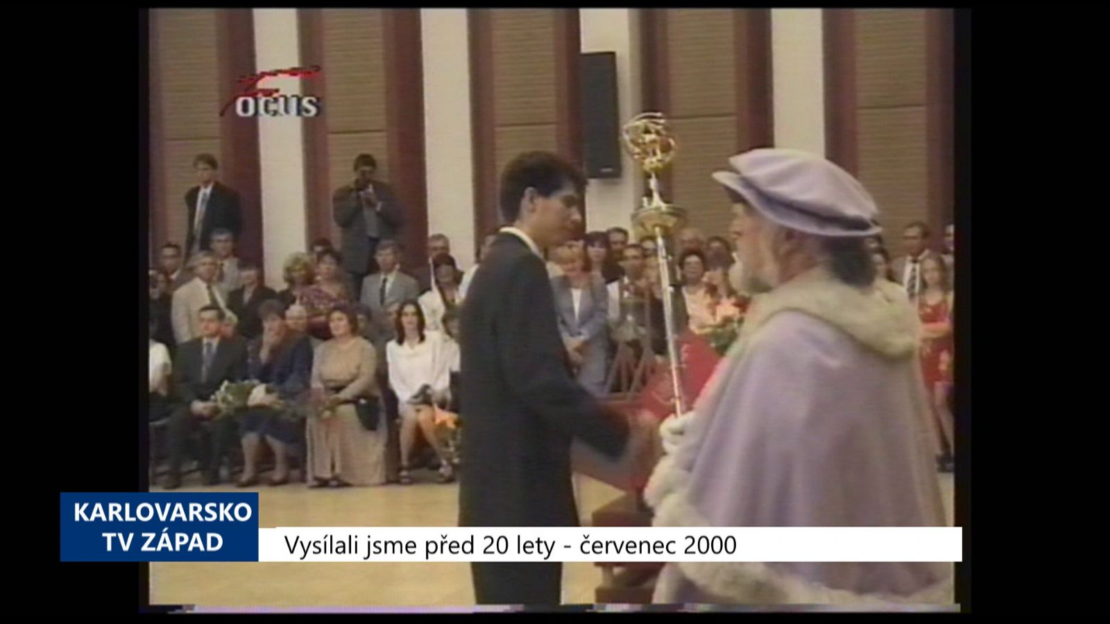 2000 – Cheb: Během promoce obdrželo 15 bakalářů červený diplom (TV Západ)