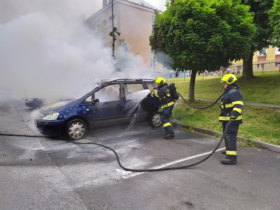 Bukovany: Požár vozidla