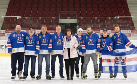Chodov: Hokejisté a nohejbalisté podpořili Mateřídoušku