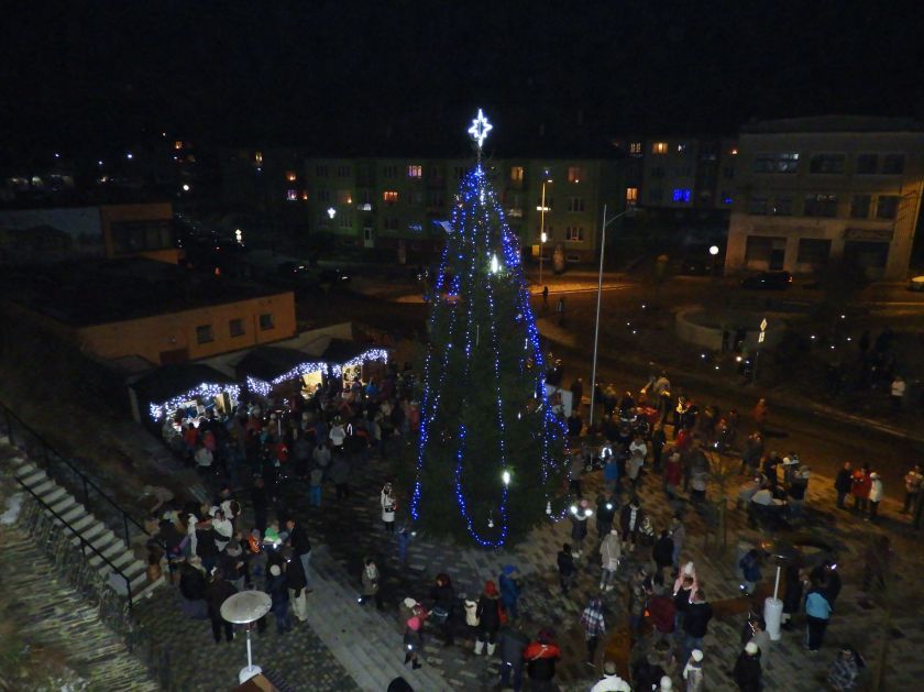 Hranice: Ve městě byl v sobotu rozsvěcen vánoční strom