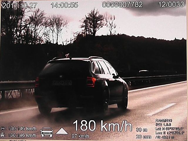 Karlovarsko: Cizinec jel po šestce 180 km/h