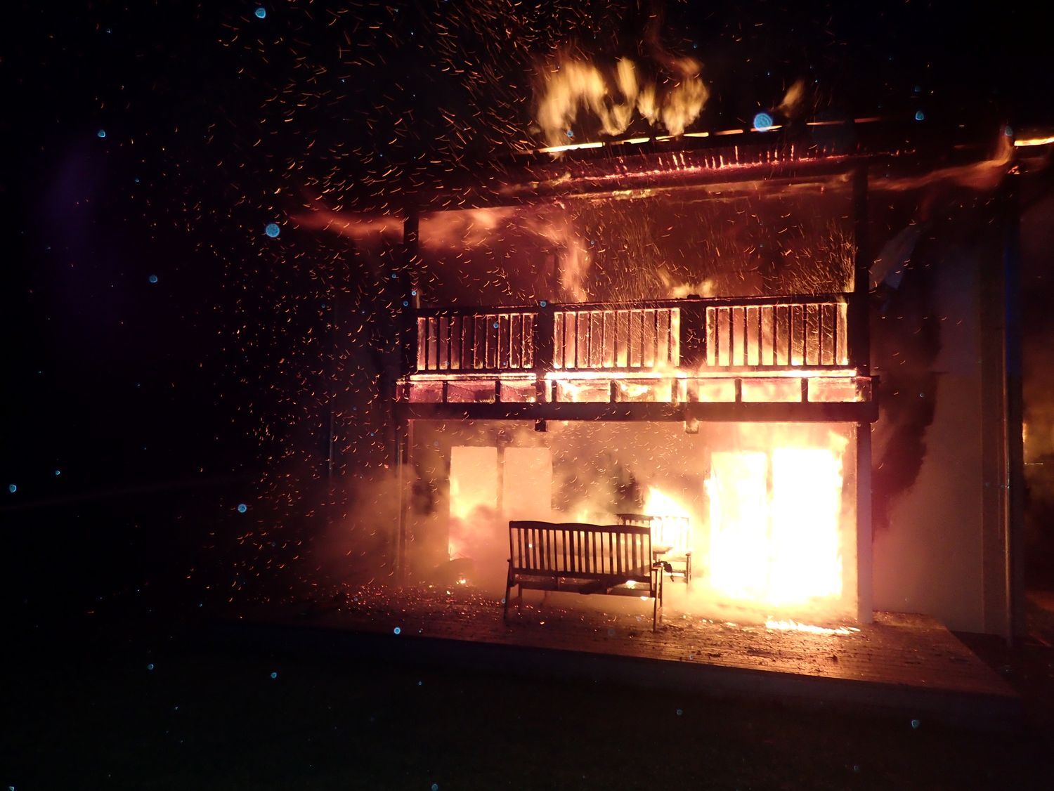 Mezirolí: Video - požár rodinného domu