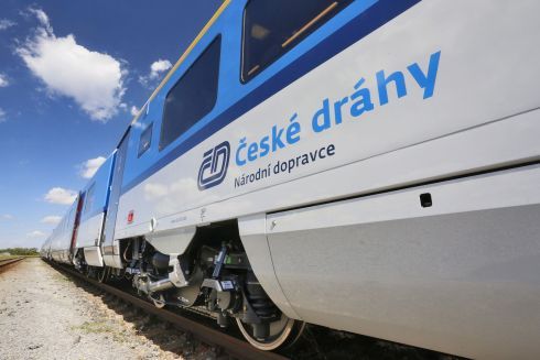 České dráhy posílí okolo Vánoc a Nového roku dálkové vlaky na hlavních trasách, o volných dnech bude sváteční provoz