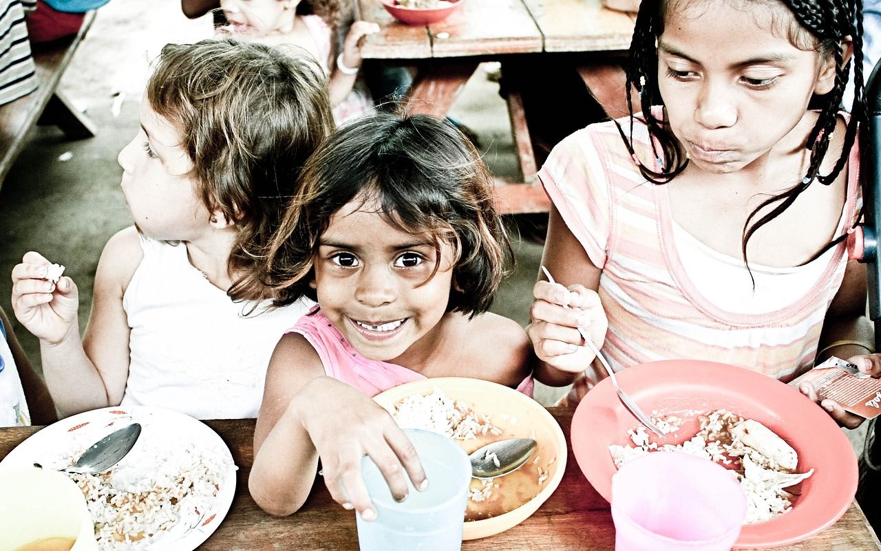 Bezplatné obědy podporují žáky a snižují sociální vyloučení